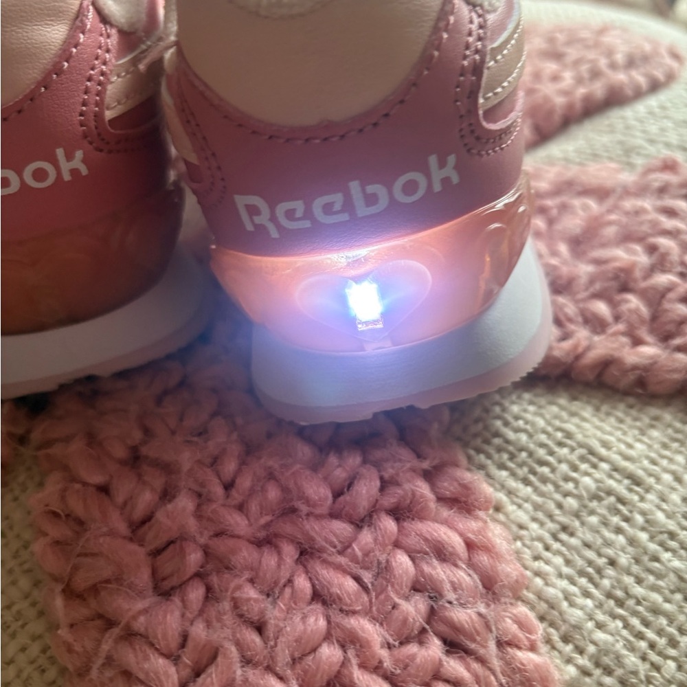 Reebok Kids Sneakers in Pink and Cream - Picture 4 of 4